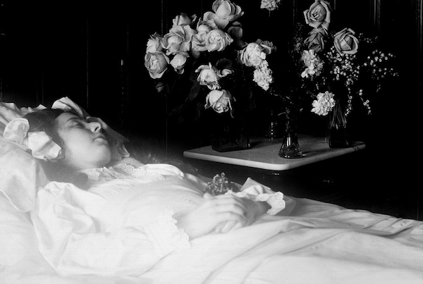 維多利亞時代的唯美屍體照6