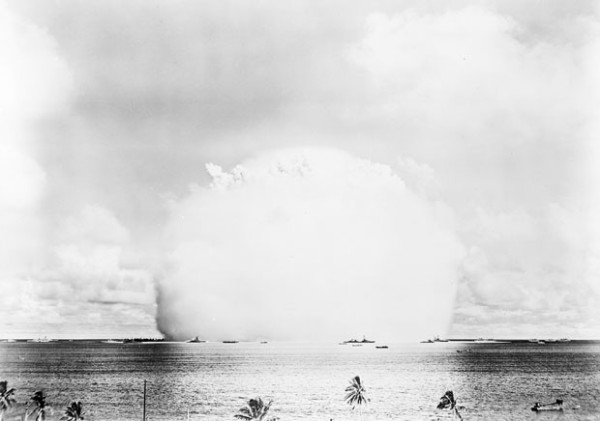 史上第一次的水底核爆4