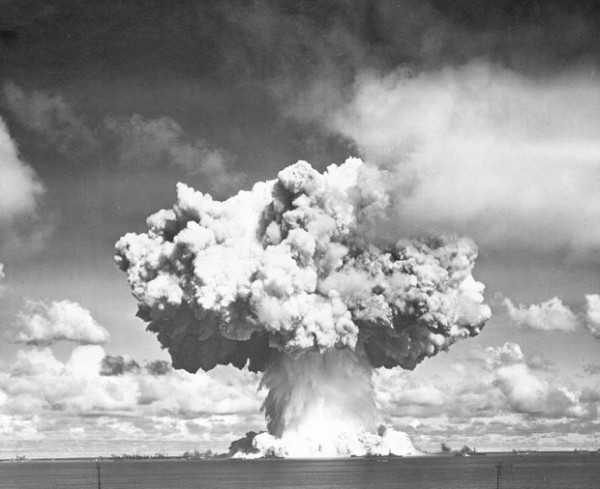 史上第一次的水底核爆7