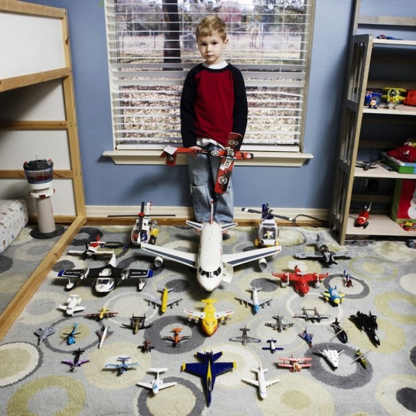 各國孩子展示自己的玩具6