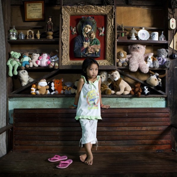 各國孩子展示自己的玩具8