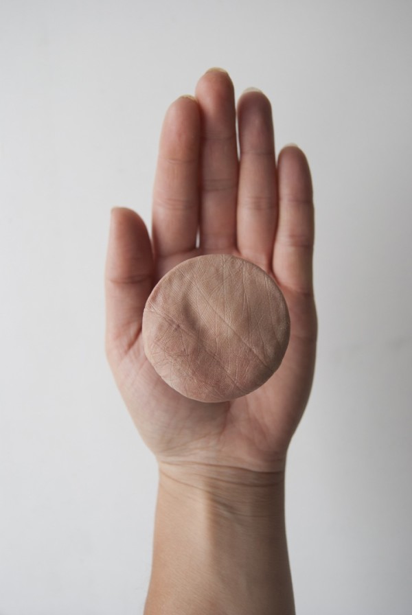 催吐用！假人皮製的噁心家具8