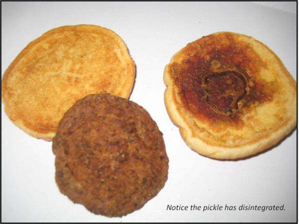 別客氣，來口活了14個年頭的漢堡吧！1