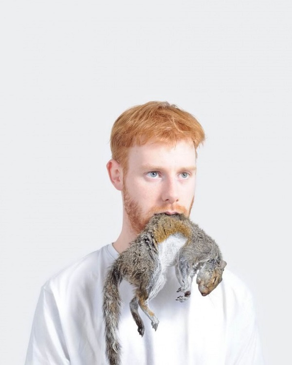 超詭異！人類咬著動物屍體攝影集1