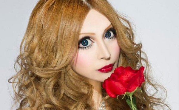 瘋了？花了三百萬整成洋娃娃的日本女人1