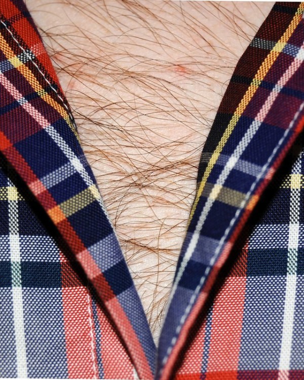 男人胸口上的V11