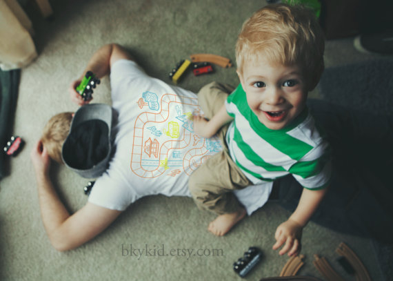 穿上這件T-shirt，小孩主動幫你按摩！5