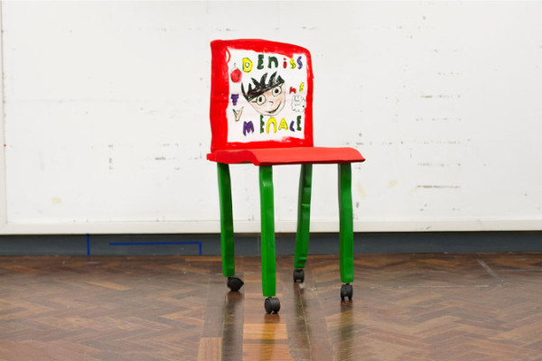 藝術家把小孩畫的椅子蓋出來2