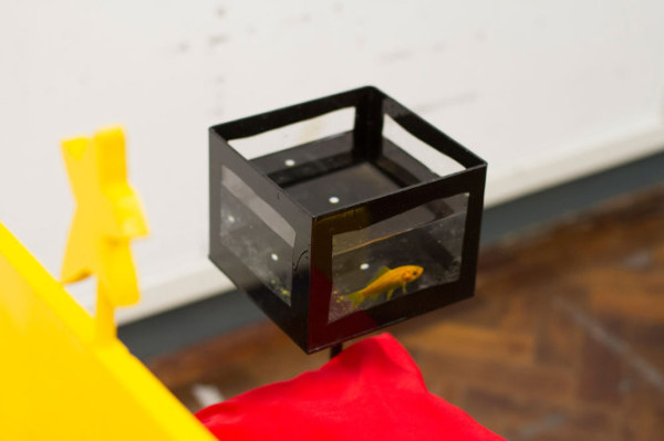 藝術家把小孩畫的椅子蓋出來4