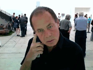 這位先生的照片將被送到外太空1