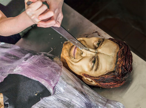 來一塊毛骨悚然的屍體蛋糕吧！4