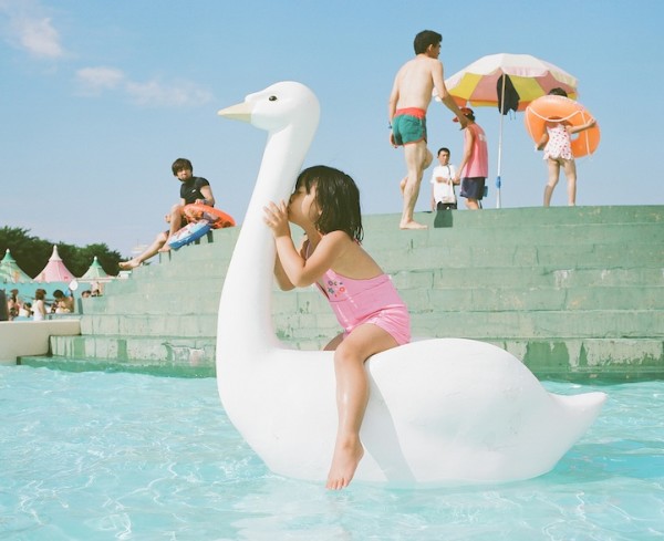 卡哇依！什麼都要親一下的日本小女孩1