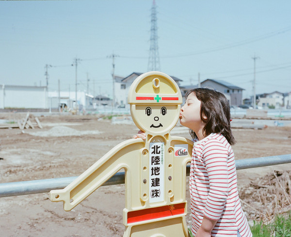 卡哇依！什麼都要親一下的日本小女孩12
