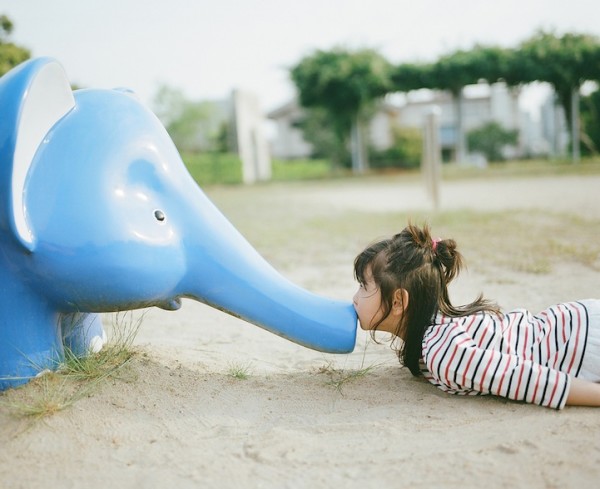 卡哇依！什麼都要親一下的日本小女孩2