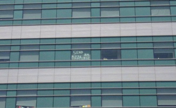 溫馨！癌童媽媽窗上貼送比薩，於是....2