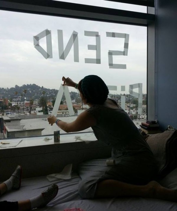 溫馨！癌童媽媽窗上貼送比薩，於是....3