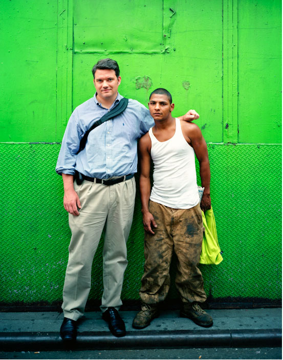 跟陌生人親密合影的尷尬樣子10