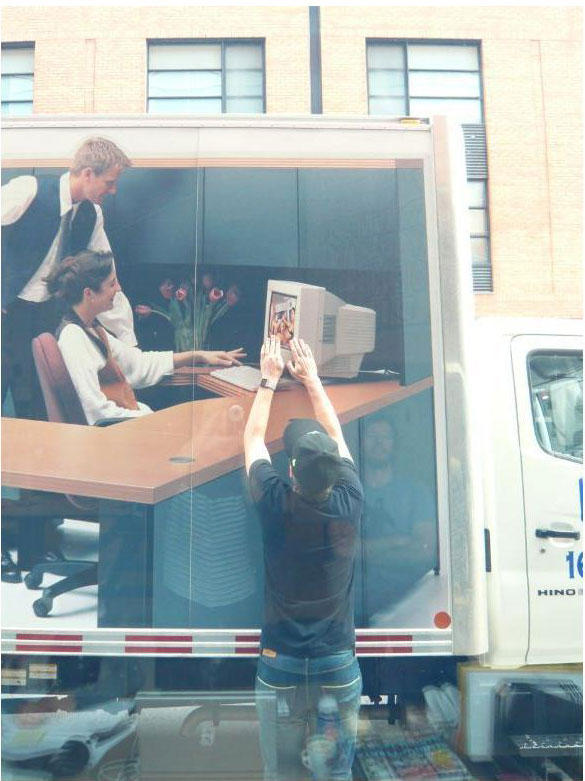 如何瞬間毀掉一個戶外廣告_06